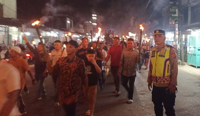 Kapolsek Pantee Bidari Kawal Pawai Obor Sambut Idul Fitri 1446 H
